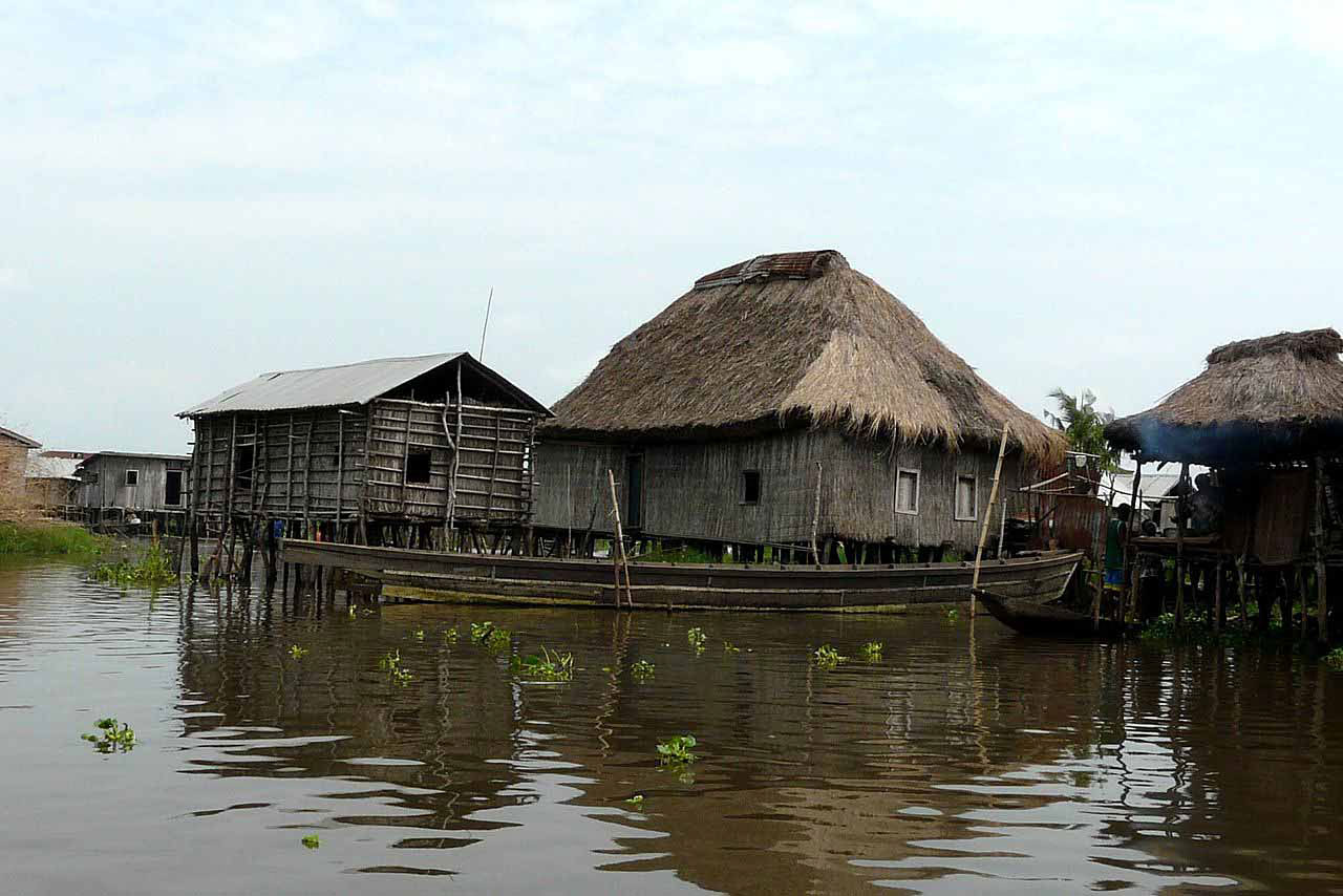Деревня Ганви на озере Ноко